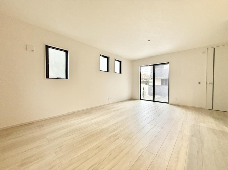 ���r���O ����