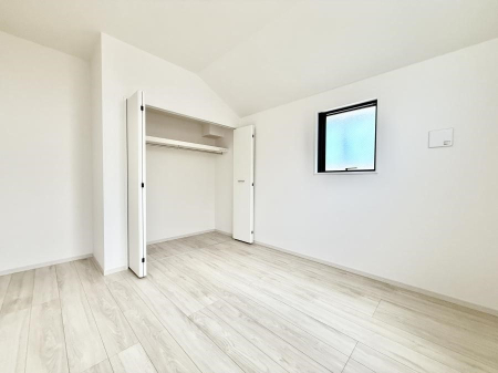 �Q�� ����