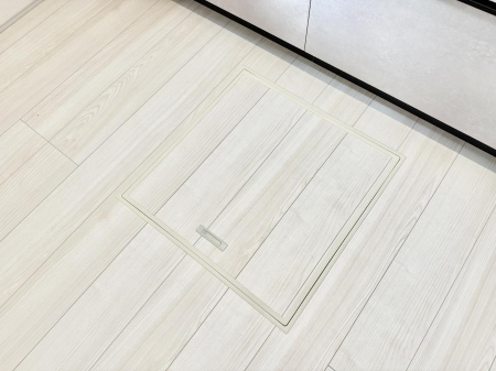 ̑ ݔBꂽ[Xy[XŉƑŜXbL