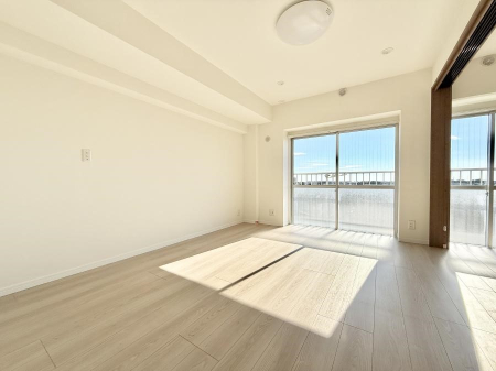 ���r���O ���������났�ƏΊ炪�W�܂�A�S���܂郊�r���O