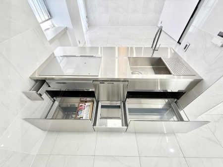 Lb` ƑƂȂAR~jP[V̏