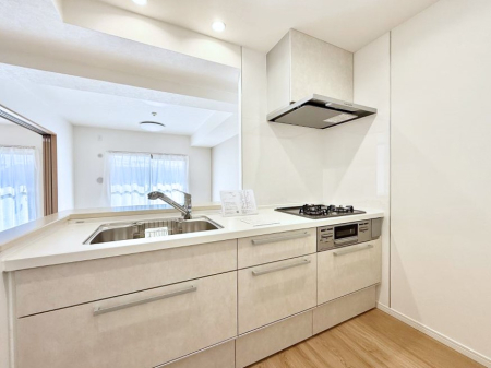 �L�b�`�� �����������������Ԃ����܂��A�Ί炠�ӂ��L�b�`��