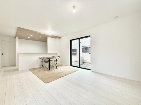 ���r���O ���������났�ƏΊ炪�W�܂�A�S���܂郊�r���O