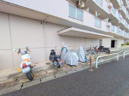 ���̑� �O�ρ����]�Ԃ��g�����Ƒ��ɂ����S�̒��փX�y�[�X��~�n���ɂ��p��