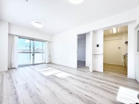 ���r���O ���������났�ƏΊ炪�W�܂�A�S���܂郊�r���O