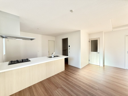 ���r���O ���������S�n�̂����A���z�̃��r���O