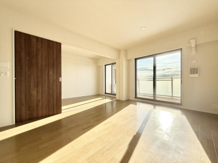 ���r���O ���������났�ƏΊ炪�W�܂�A�S���܂郊�r���O