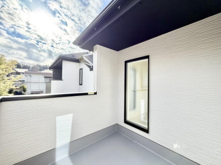 �o���R�j�[ ������ ���R��g�߂Ɋ�����A�J���I�ȃo���R�j�[