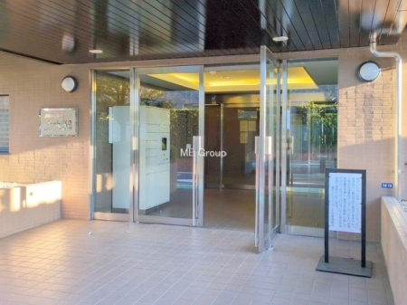 �G���g�����X �O�ρ��Ǘ��̍s���͂����G���g�����X�ň��S���ĕ�点����ł�