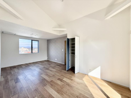 ���r���O ���������S�n�̂����A���z�̃��r���O