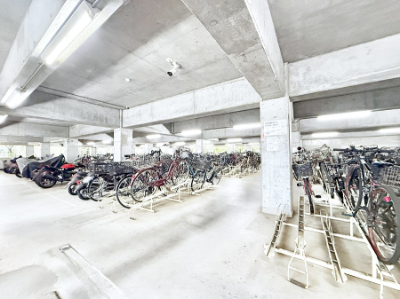 ���̑� �O�ρ��~�n���ɒ��֏���������Ă���A���]�Ԃ̗��p���X���[�Y�ł�