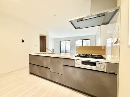 �L�b�`�� �����������������Ԃ����܂��A�Ί炠�ӂ��L�b�`��