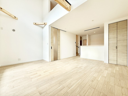 ���r���O ���������났�ƏΊ炪�W�܂�A�S���܂郊�r���O