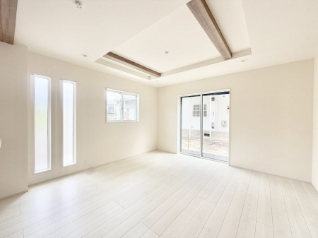 ���r���O ����