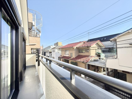 �o���R�j�[ ������ �G�߂̈ڂ낢����������J���I�ȋ�Ԃł�