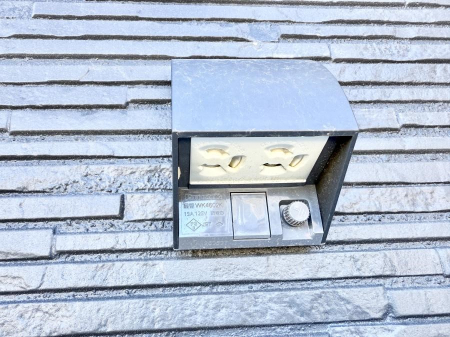 ���̑����� �ݔ������O�ɓd���R���Z���g������΁A�������@�ő���O�ǂ�|������ȂǕ֗��ł��B