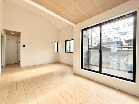 ���r���O ���������S�n�̂����A���z�̃��r���O