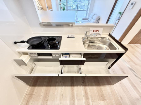 �L�b�`�� �������Ƒ����J��[�߂�A������̂���L�b�`��