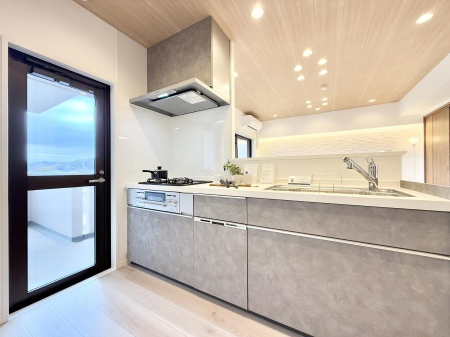 �L�b�`�� �������V���v���Ŕ������S�n�悢���Ԃ𐶂ރL�b�`�����