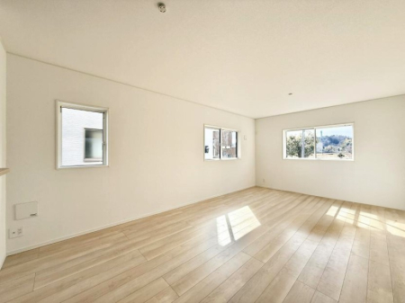 ���r���O ����