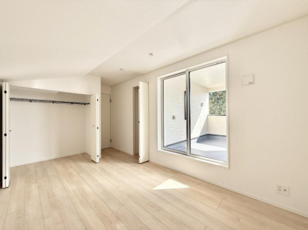 �Q�� ����