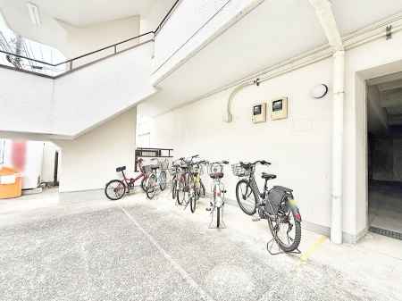 ���̑� �O�ρ����]�Ԃ��g�����Ƒ��ɂ����S�̒��փX�y�[�X��~�n���ɂ��p��