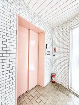 ���̑����� �O�ρ��G���x�[�^�[����������Ă��܂�