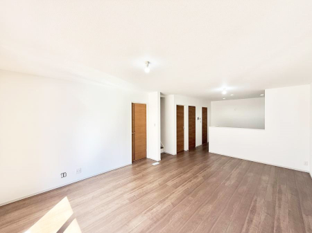 ���r���O ����