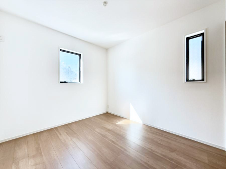 �Q�� ����