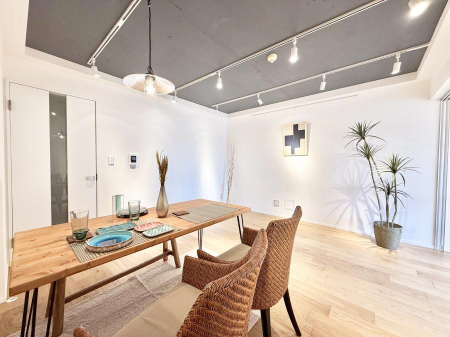 ���r���O ���������R�Ɖ�b�����܂��A�S�n�悢�ЂƂƂ�