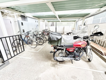 ���̑� �O�ρ����]�Ԃ��g�����Ƒ��ɂ����S�̒��փX�y�[�X��~�n���ɂ��p��