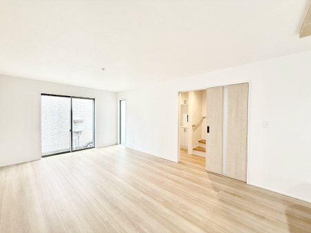 ���r���O ����