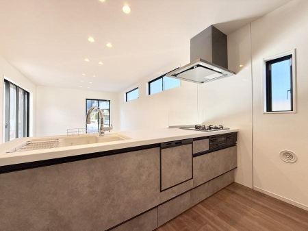 �L�b�`�� �����������������Ԃ����܂��A�Ί炠�ӂ��L�b�`��