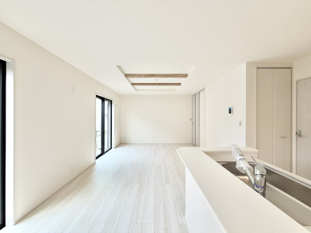 ���r���O ���������S�n�̂����A���z�̃��r���O