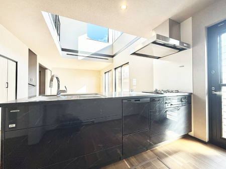 �L�b�`�� ���������y���݂ƐH�ׂ�K����͂���L�b�`��