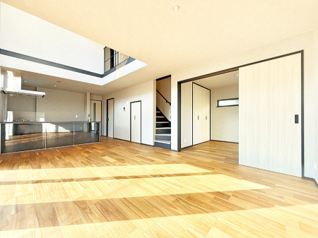 ���r���O ���������났�ƏΊ炪�W�܂�A�S���܂郊�r���O