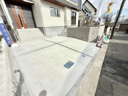  �O�ρ�����ɂ��钓�ԃX�y�[�X�Ȃ̂ň��S�ł���