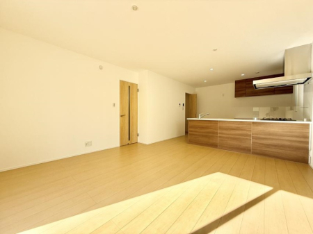 ���r���O ����