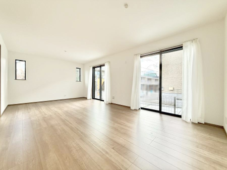 ���r���O ���������S�n�̂����A���z�̃��r���O