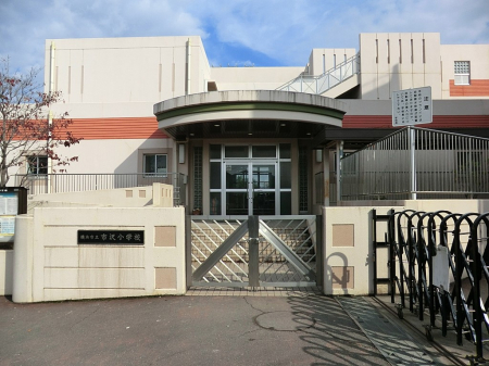 ���ӊ� ���w�Z 900m ���l�s���s�򏬊w�Z