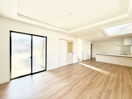 ���r���O ���������났�ƏΊ炪�W�܂�A�S���܂郊�r���O