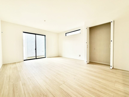 ���r���O ����