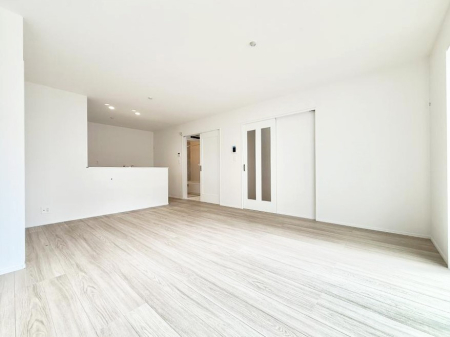 ���r���O ����