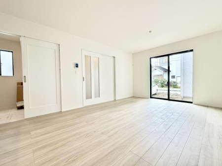 ���r���O ����