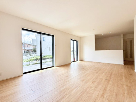 ���r���O ����