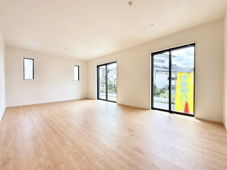 ���r���O ����