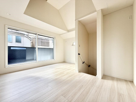 ���r���O ���������S�n�̂����A���z�̃��r���O