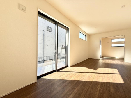 ���r���O ���������S�n�̂����A���z�̃��r���O