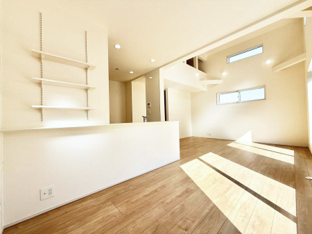 ���r���O ���������S�n�̂����A���z�̃��r���O