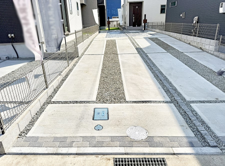  �O�ρ�����ɂ��钓�ԃX�y�[�X�Ȃ̂ň��S�ł���